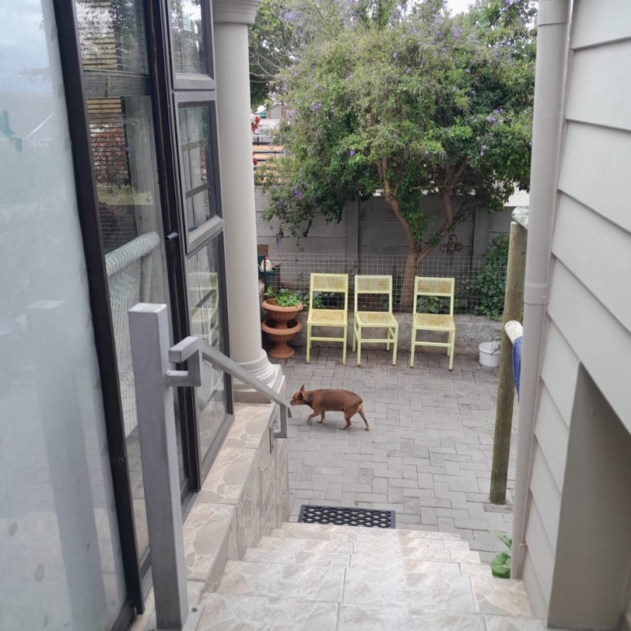 4 Bedroom Property for Sale in Wavecrest Eastern Cape